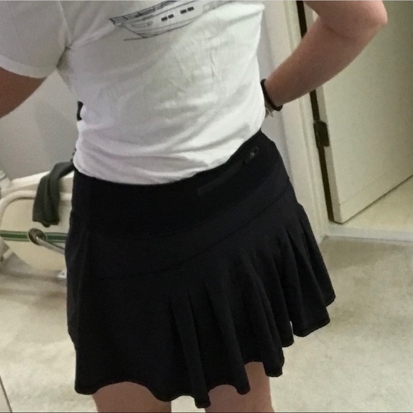 Lululemon Circuit Breaker skort (size 10 regular) - Picture 4 of 8